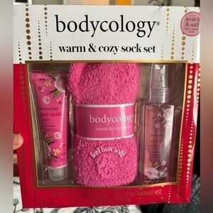 NEW Bodycology socks,  body cream and fragrance mist set
